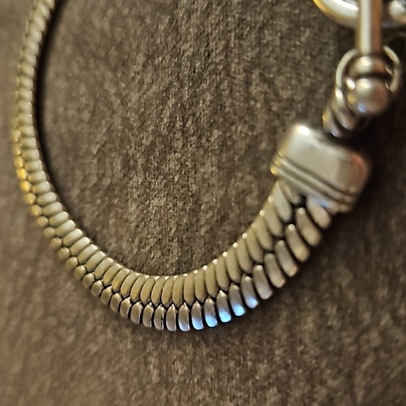 VTG BRIGHTON Silver Plated Heart Charm Herringbone Toggle Bracelet - Picture 4 of 7